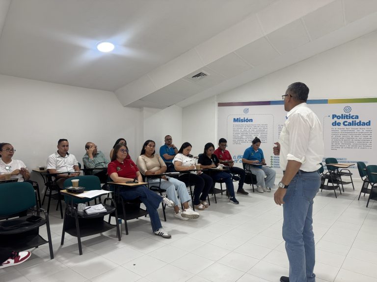 Capacitándonos para brindarle una mejor atención a nuestros usuarios