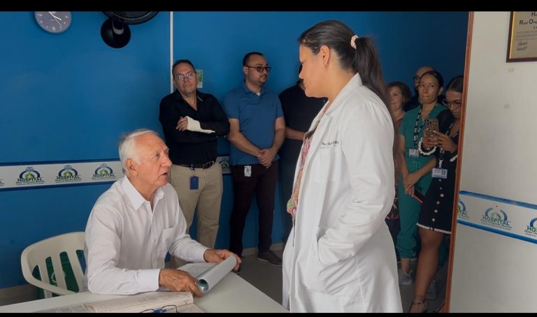 Ministro de Salud visitó el Hospital y conoció de cerca sus necesidades prioritarias
